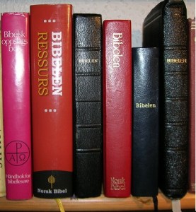 Bibles_on_shelf