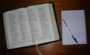 Open_Bible_with_notepad